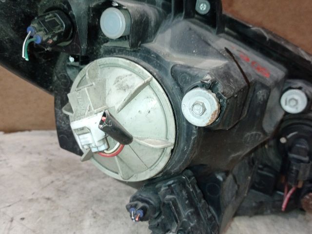 bontott TOYOTA PREVIA Bal Fényszóró