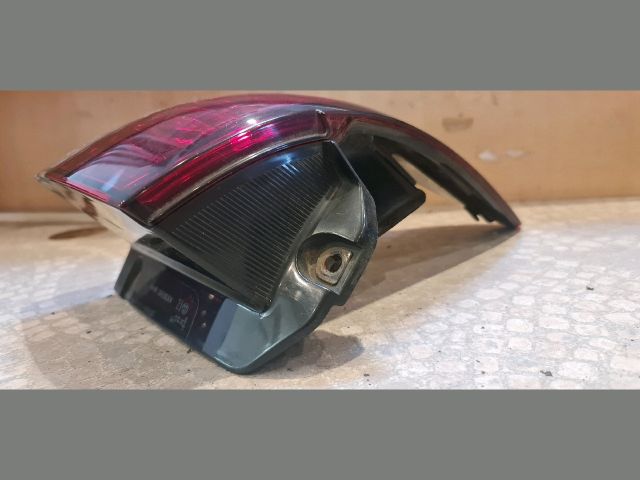 bontott TOYOTA PREVIA Bal Külső Hátsó Lámpa