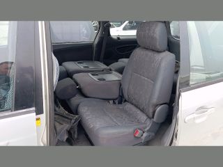 bontott TOYOTA PREVIA Első Hamutartó