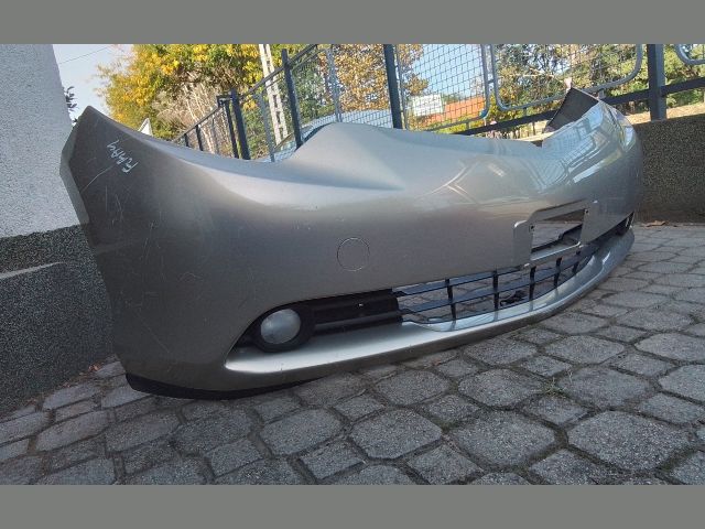 bontott TOYOTA PREVIA Első Lökhárító (Részeivel)