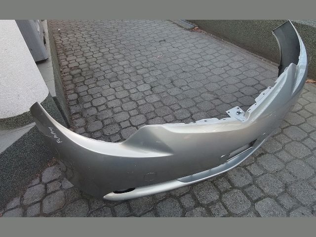 bontott TOYOTA PREVIA Első Lökhárító (Részeivel)