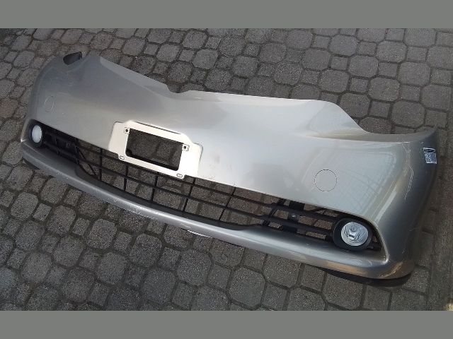 bontott TOYOTA PREVIA Első Lökhárító (Részeivel)