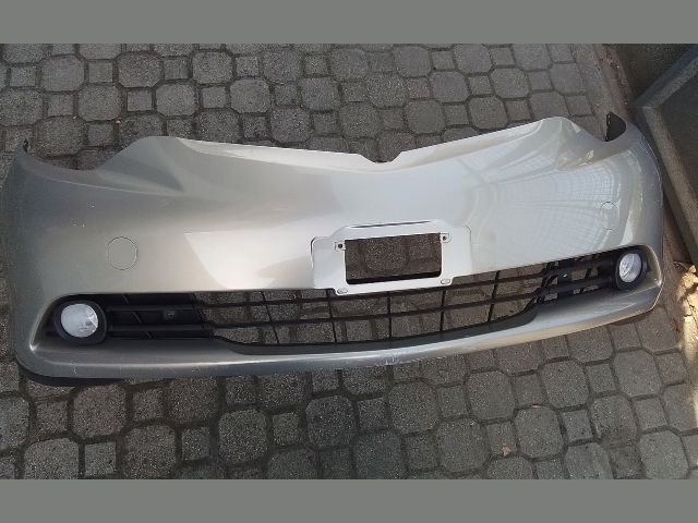 bontott TOYOTA PREVIA Első Lökhárító (Részeivel)