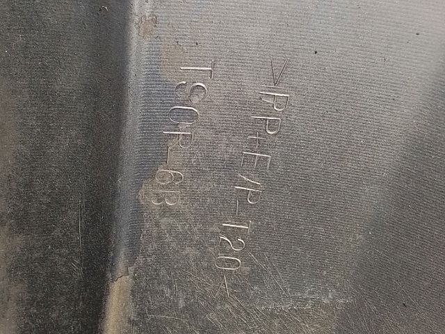 bontott TOYOTA PREVIA Első Lökhárító (Részeivel)