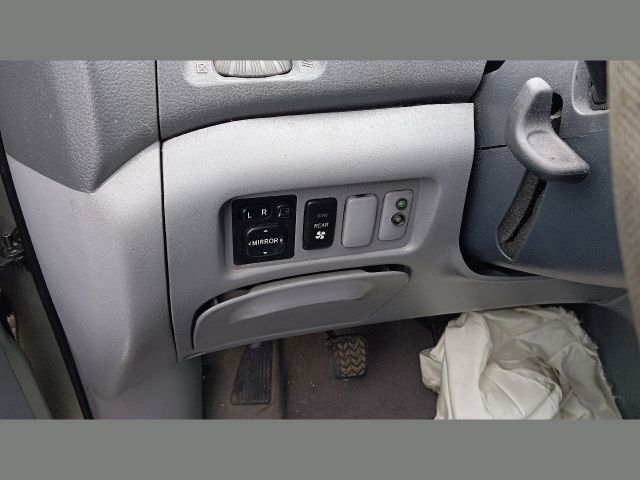 bontott TOYOTA PREVIA Első Lökhárító (Részeivel)