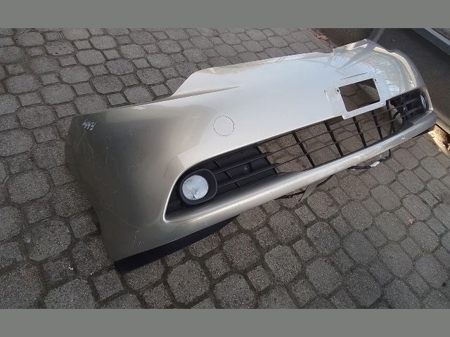 bontott TOYOTA PREVIA Első Lökhárító (Részeivel)