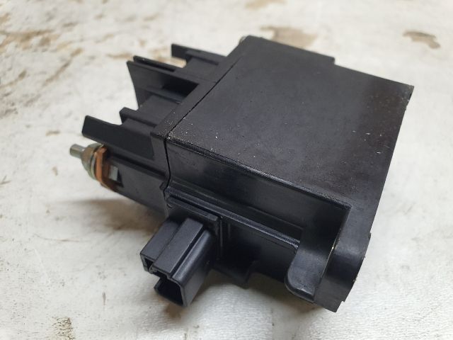 bontott TOYOTA PRIUS Akkumulátor Relé