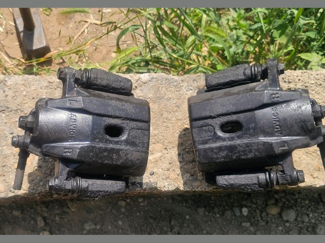 bontott TOYOTA PRIUS Bal első Féknyereg Munkahengerrel