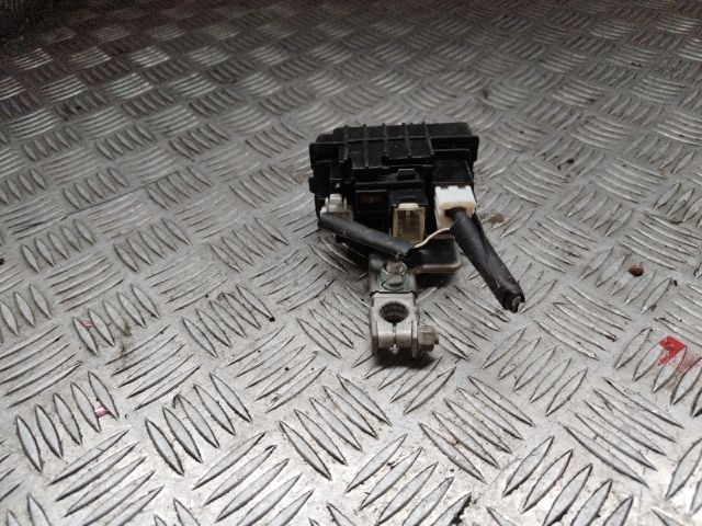 bontott TOYOTA PRIUS Biztosítéktábla Motortér