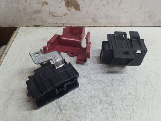 bontott TOYOTA PRIUS Biztosítéktábla Motortér