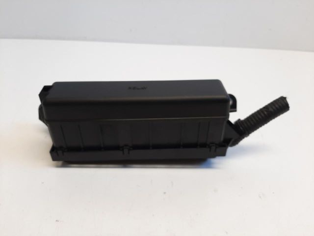 bontott TOYOTA PRIUS Biztosítéktábla Motortér