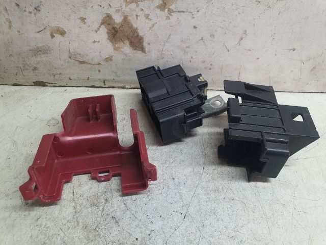 bontott TOYOTA PRIUS Biztosítéktábla Motortér