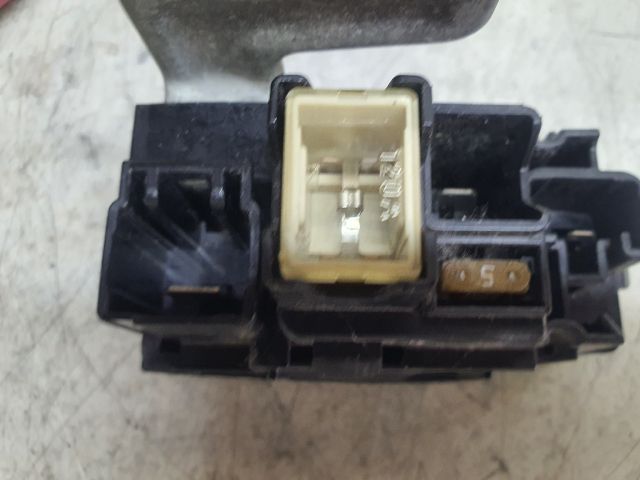 bontott TOYOTA PRIUS Biztosítéktábla Motortér