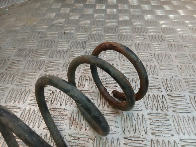 bontott TOYOTA PRIUS Hátsó Rugó