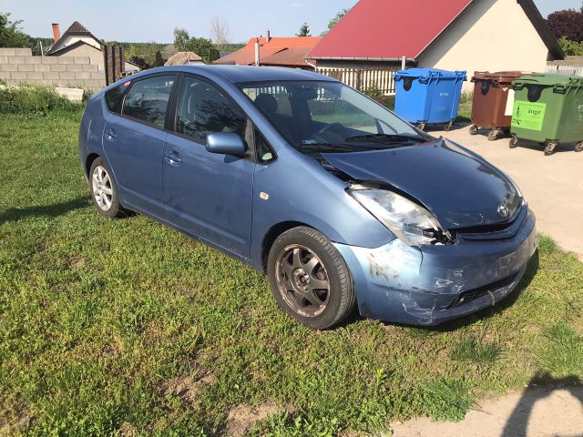 bontott TOYOTA PRIUS Jobb első Féknyereg Munkahengerrel