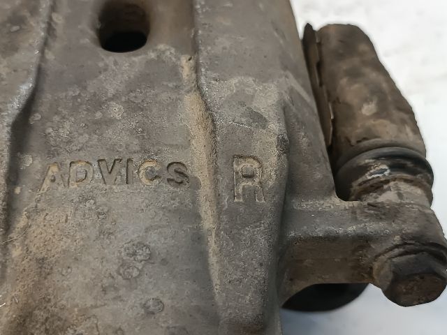 bontott TOYOTA PRIUS Jobb első Féknyereg Munkahengerrel