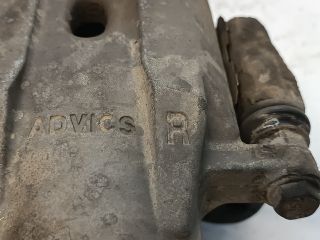 bontott TOYOTA PRIUS Jobb első Féknyereg Munkahengerrel