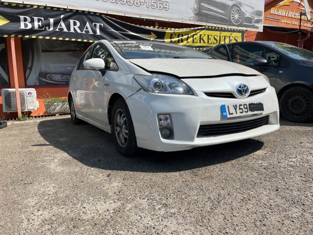 bontott TOYOTA PRIUS Felső Motorburkolat