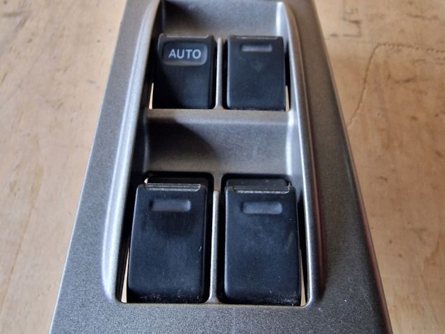 bontott TOYOTA PRIUS Ablakemelő és Tükör Kapcsoló