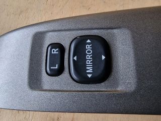 bontott TOYOTA PRIUS Ablakemelő és Tükör Kapcsoló