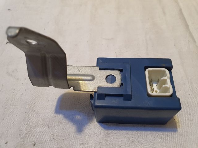 bontott TOYOTA PRIUS Ablaktörlő Relé