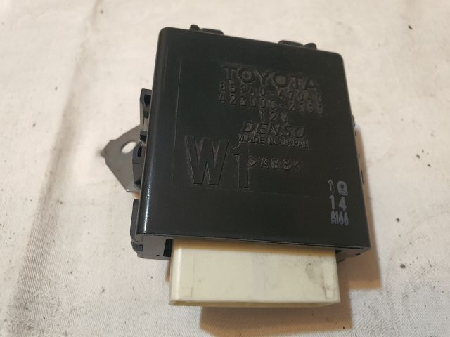 bontott TOYOTA PRIUS Ablaktörlő Relé