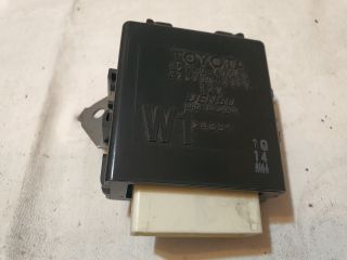 bontott TOYOTA PRIUS Ablaktörlő Relé