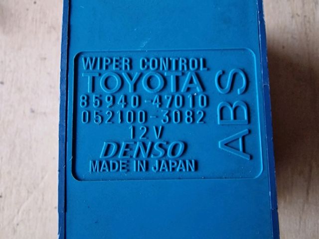 bontott TOYOTA PRIUS Ablaktörlő Relé