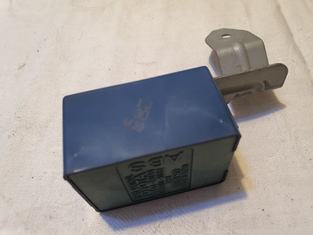 bontott TOYOTA PRIUS Ablaktörlő Relé