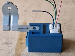 bontott TOYOTA PRIUS Ablaktörlő Relé