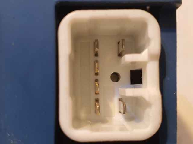 bontott TOYOTA PRIUS Ablaktörlő Relé