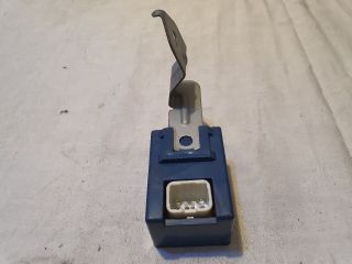 bontott TOYOTA PRIUS Ablaktörlő Relé