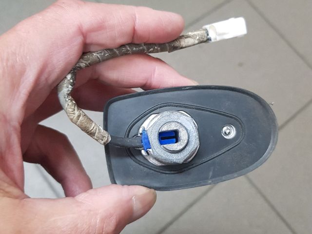 bontott TOYOTA PRIUS Antenna Erősítő