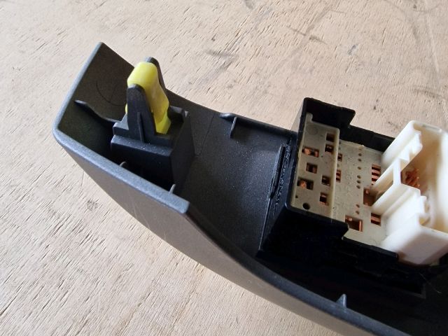 bontott TOYOTA PRIUS Bal első Ablakemelő Kapcsoló