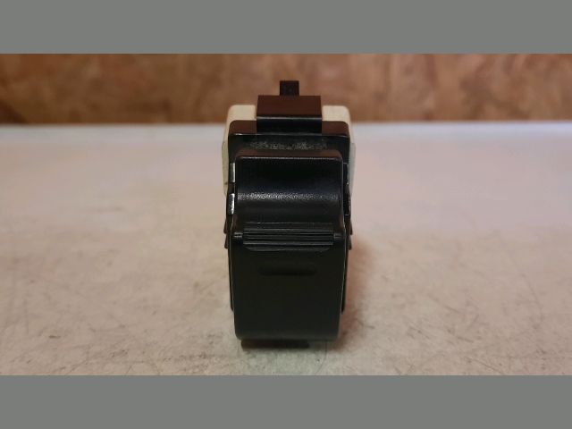 bontott TOYOTA PRIUS Bal első Ablakemelő Kapcsoló