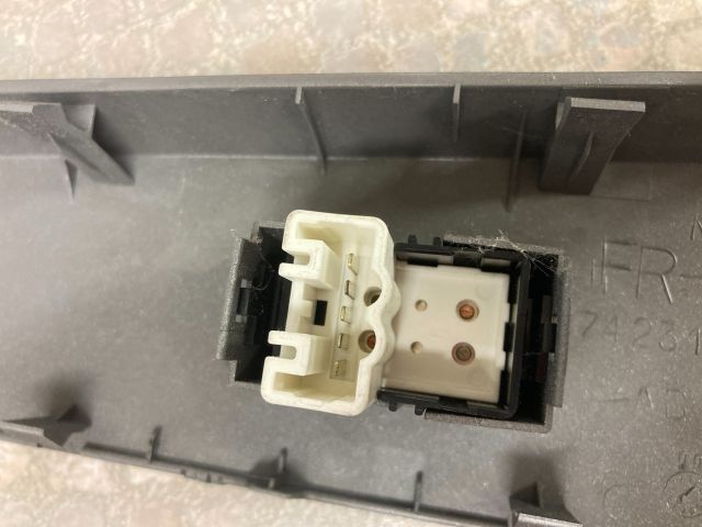 bontott TOYOTA PRIUS Bal első Ablakemelő Kapcsoló