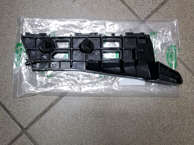 bontott TOYOTA PRIUS Bal első Lökhárító Tartó (Műanyag)