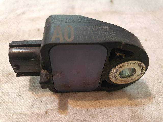 bontott TOYOTA PRIUS Bal első Oldal Ütközés Érzékelő