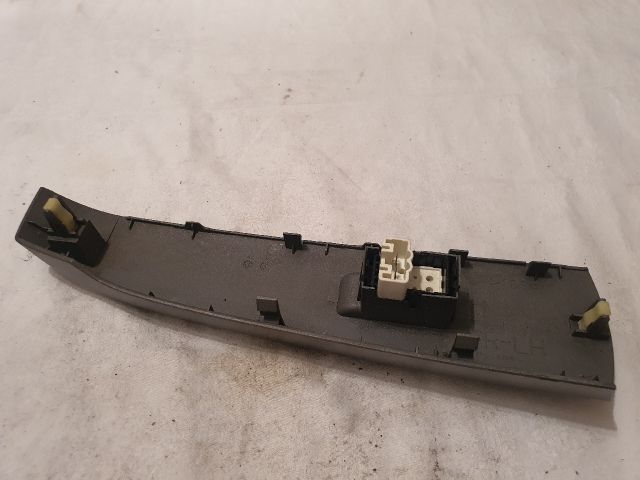 bontott TOYOTA PRIUS Bal hátsó Ablakemelő Kapcsoló