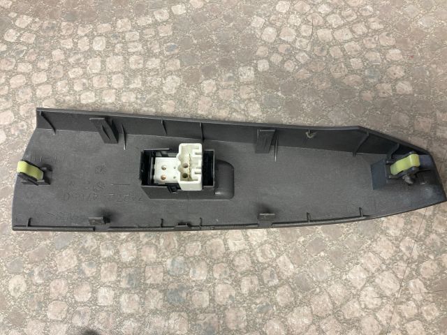 bontott TOYOTA PRIUS Bal hátsó Ablakemelő Kapcsoló