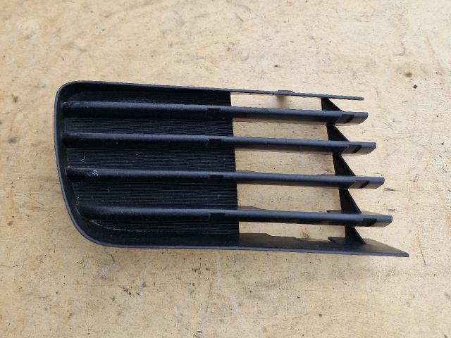 bontott TOYOTA PRIUS Bal Ködlámpa Rács