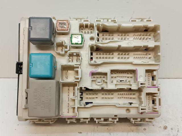 bontott TOYOTA PRIUS Biztosítéktábla Utastér