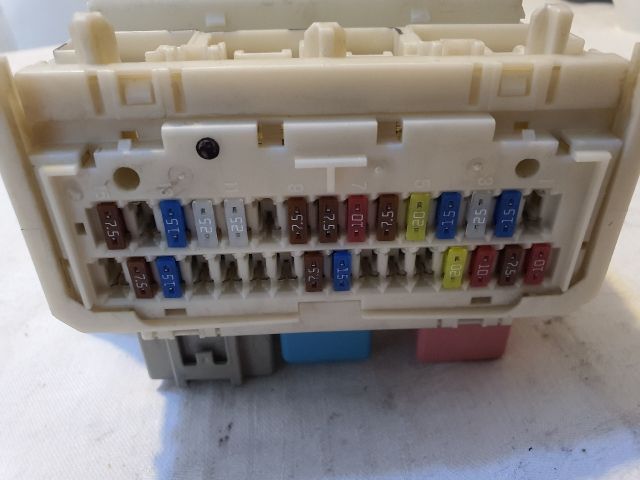 bontott TOYOTA PRIUS Biztosítéktábla Utastér