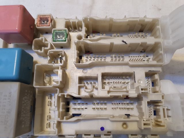 bontott TOYOTA PRIUS Biztosítéktábla Utastér