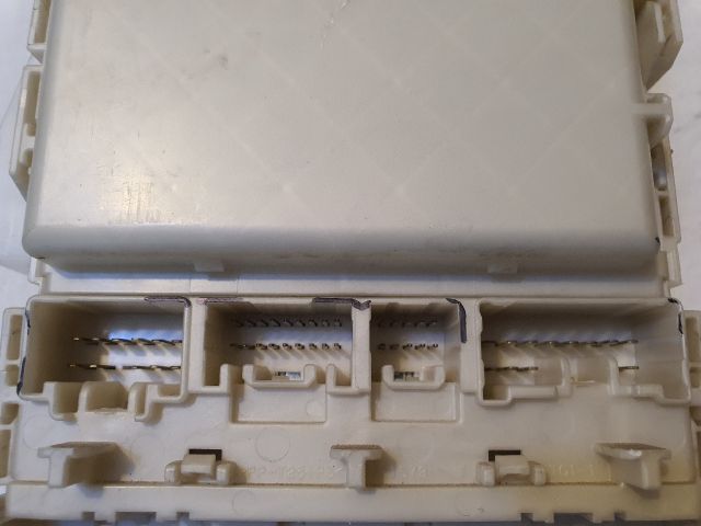 bontott TOYOTA PRIUS Biztosítéktábla Utastér