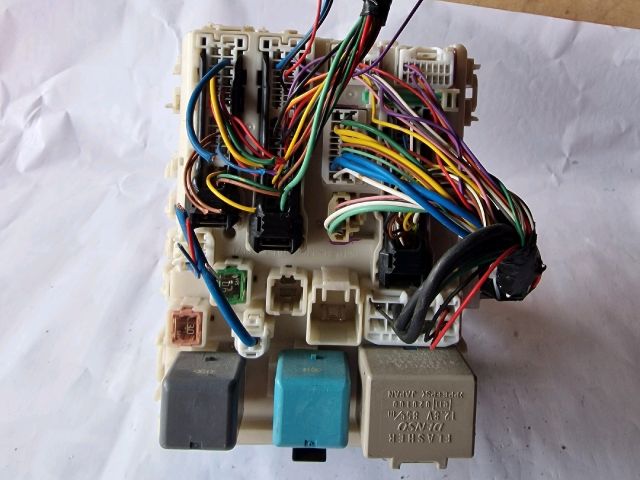 bontott TOYOTA PRIUS Biztosítéktábla Utastér