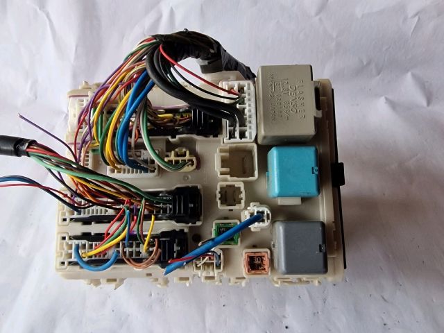 bontott TOYOTA PRIUS Biztosítéktábla Utastér