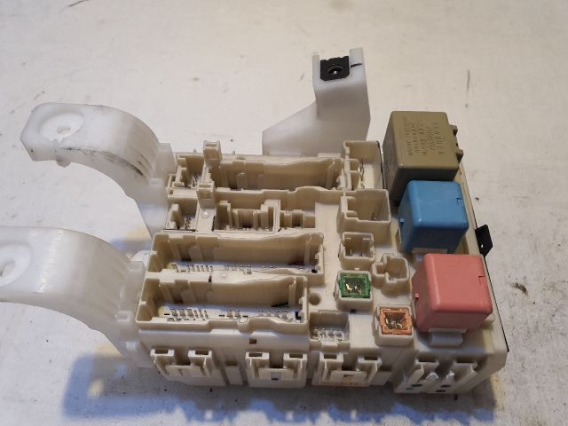 bontott TOYOTA PRIUS Biztosítéktábla Utastér