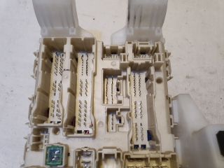 bontott TOYOTA PRIUS Biztosítéktábla Utastér