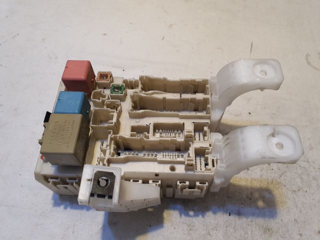 bontott TOYOTA PRIUS Biztosítéktábla Utastér